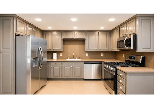 Photo 3 of Single family home for sale at 7855 Bluff Rd, Indianapolis, IN 46217 | MLS# 22104640 | Listing updated on 2026-10-06