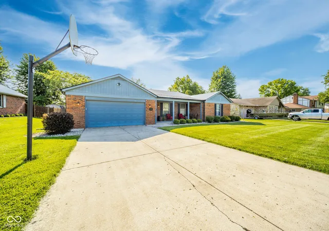 1st image of 812 Eastgate Dr, Anderson, IN 46012 | MLS# 22104647