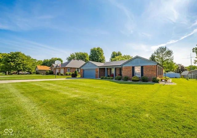 2nd image of 812 Eastgate Dr, Anderson, IN 46012 | MLS# 22104647