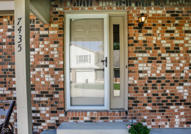 3rd image of 7435 Prairie Lake Dr, Indianapolis, IN 46256 | MLS# 22104661