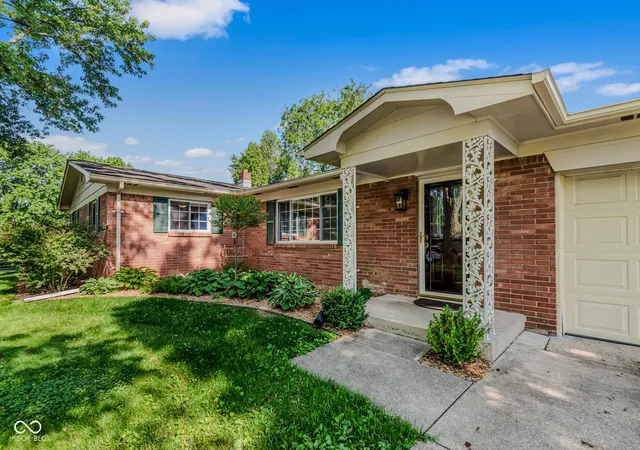 Homes for sale in Columbus, IN | 1010 Driftwood Ave, Columbus, IN 47203 | MLS# 22104752
