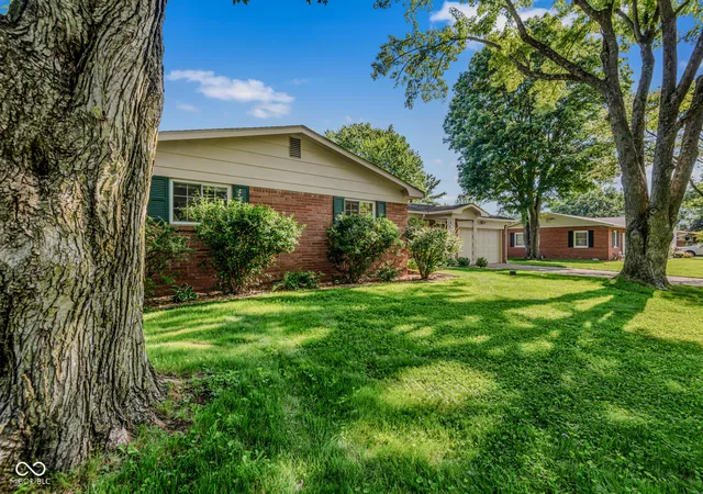 Homes for sale in Columbus, IN | 1010 Driftwood Ave, Columbus, IN 47203 | MLS# 22104752