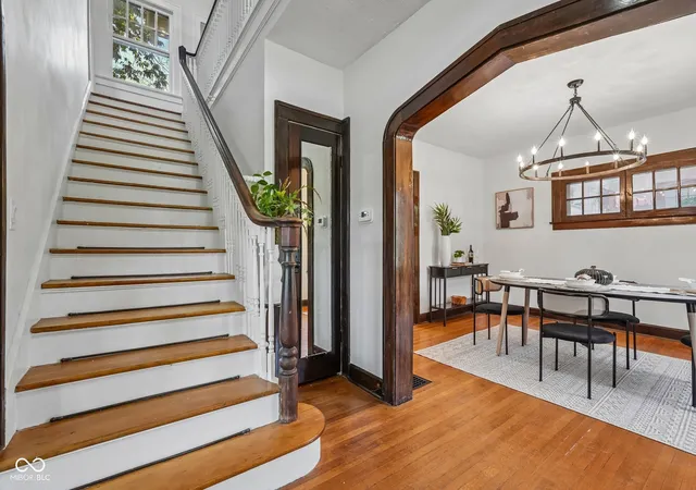 Photo 4 of Single family home for sale at 520 Ellenberger Pkwy W Dr, Indianapolis, IN 46219 | MLS# 22104768 | Listing updated on 2026-09-28