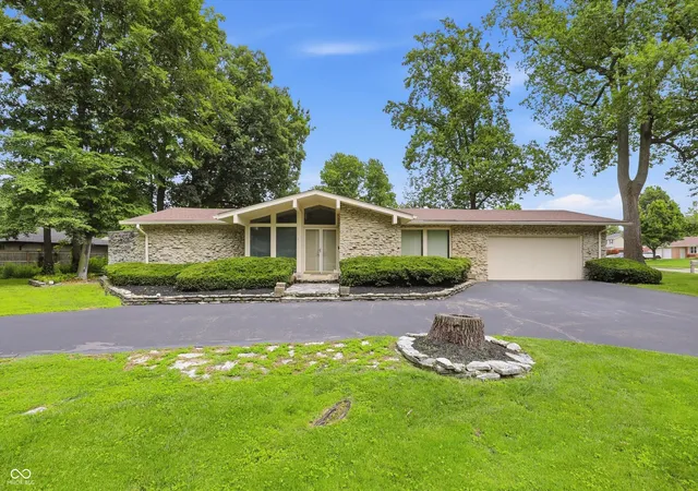 Homes for sale in Indianapolis, IN | 410 Beechview Ln, Indianapolis, IN 46217 | MLS# 22104801