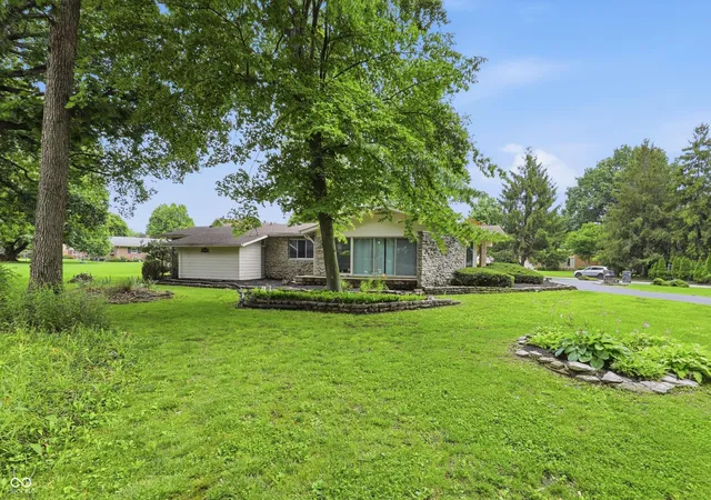 Homes for sale in Indianapolis, IN | 410 Beechview Ln, Indianapolis, IN 46217 | MLS# 22104801