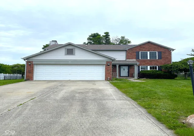 Single family home for sale at 10522 Creekside Woods Dr, Indianapolis, IN 46239 | MLS# 22104813