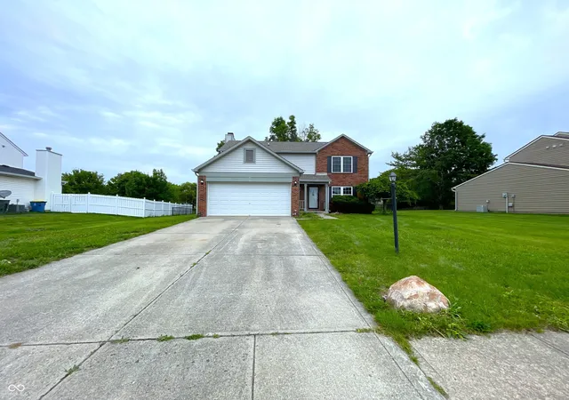 Photo 2 of Single family home for sale at 10522 Creekside Woods Dr, Indianapolis, IN 46239 | MLS# 22104813 | Listing updated on 2026-09-23