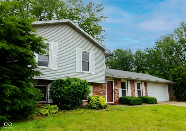 3rd image of 7433 Pullman Ct, Indianapolis, IN 46256 | MLS# 22104820