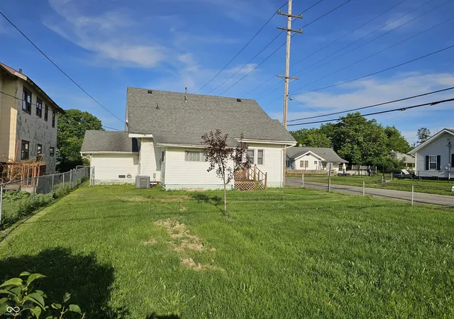 Homes for sale in Anderson, IN | 2629 E Lynn St, Anderson, IN 46016 | MLS# 22104842