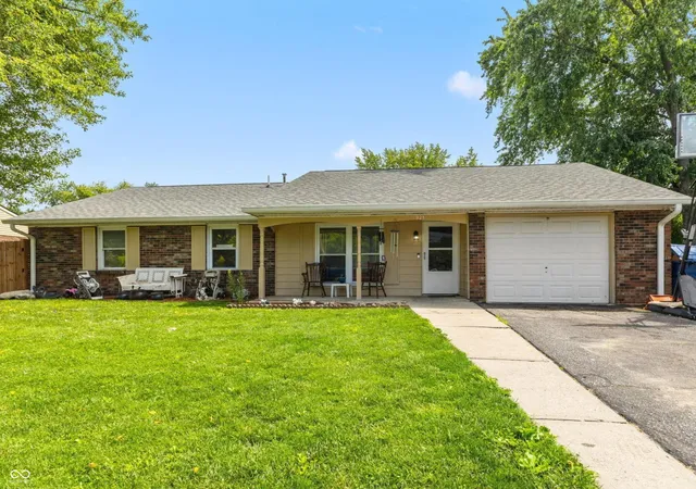 Homes for sale in Indianapolis, IN | 921 W Stop 11 Rd, Indianapolis, IN 46217 | MLS# 22104865