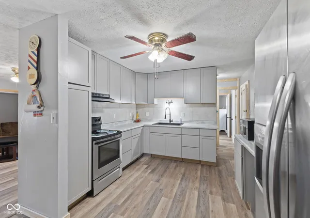 3rd image of 921 W Stop 11 Rd, Indianapolis, IN 46217 | MLS# 22104865