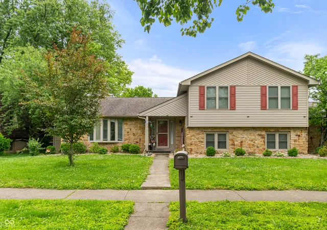 1st image of 1031 Parkside Dr, Columbus, IN 47203 | MLS# 22104867