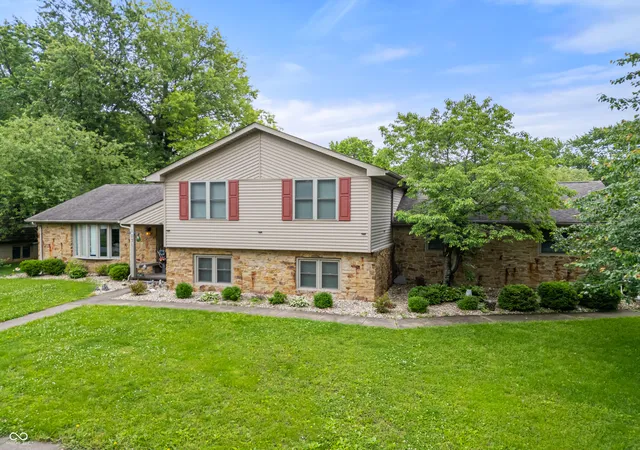 2nd image of 1031 Parkside Dr, Columbus, IN 47203 | MLS# 22104867