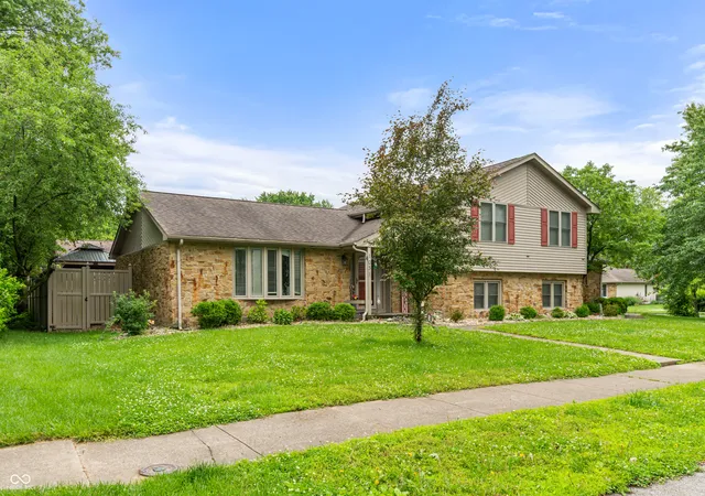 3rd image of 1031 Parkside Dr, Columbus, IN 47203 | MLS# 22104867