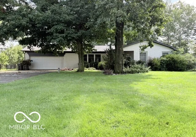 Photo 1 of Sale Pending at 1605 Bowman Dr, Greenfield, IN 46140 | MLS# 22104868 | Listing updated on 2026-10-07