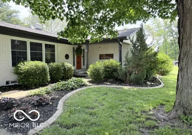 Photo 2 of Sale Pending at 1605 Bowman Dr, Greenfield, IN 46140 | MLS# 22104868 | Listing updated on 2026-10-07