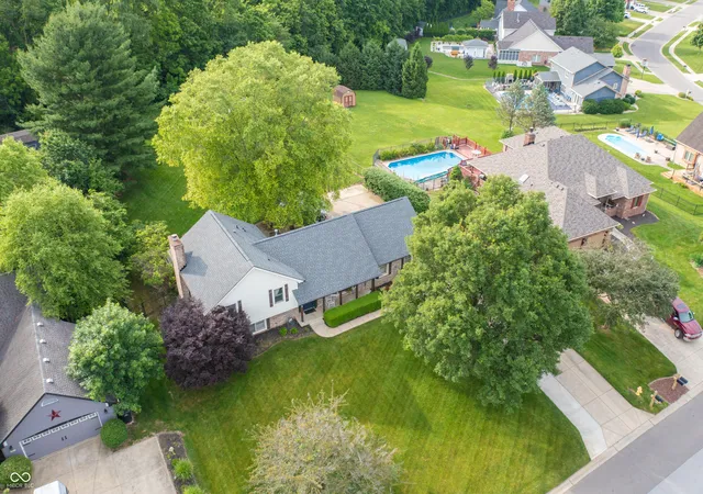 2nd image of 225 Southwind Wy, Greenwood, IN 46142 | MLS# 22104895