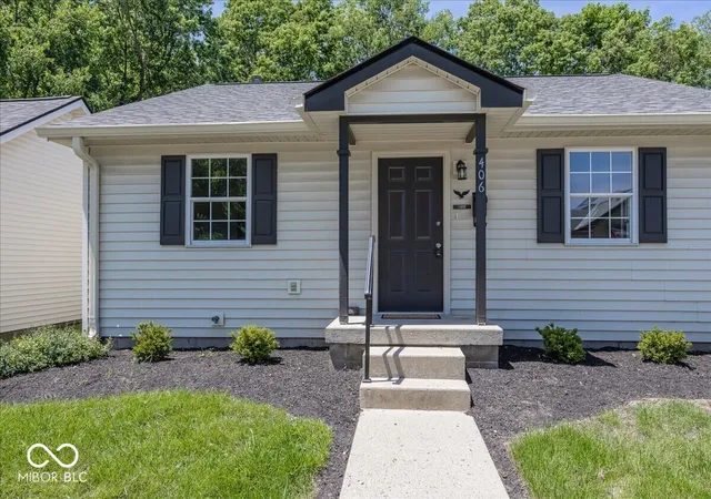 Photo 2 of Sale Pending at 406 Mount St, Greenfield, IN 46140 | MLS# 22104941 | Listing updated on 2026-09-22