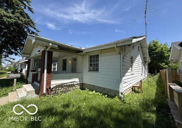 Homes for sale in Muncie, IN | 2006 S Walnut St, Muncie, IN 47302 | MLS# 22104948