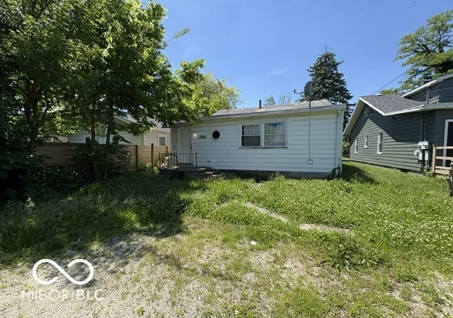 Homes for sale in Muncie, IN | 2006 S Walnut St, Muncie, IN 47302 | MLS# 22104948