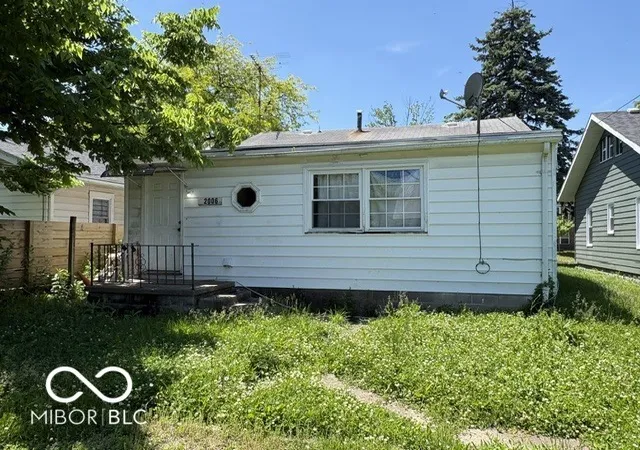 Homes for sale in Muncie, IN | 2006 S Walnut St, Muncie, IN 47302 | MLS# 22104948
