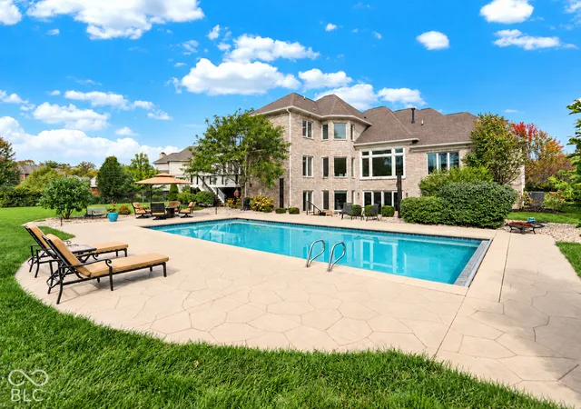 Photo 3 of Sale Pending at 10526 Iron Horse Ln, Carmel, IN 46032 | MLS# 22104950 | Listing updated on 2026-10-06