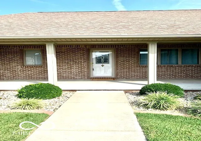 3rd image of 3555 Saint Andrews Pl, Seymour, IN 47274 | MLS# 22104980