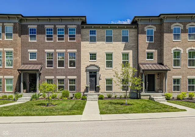 1st image of 896 Yorkshire Ln, Zionsville, IN 46077 | MLS# 22104981