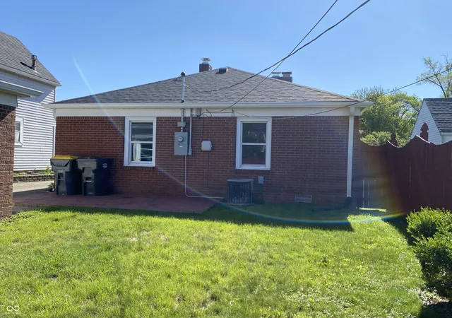 Photo 3 of Single family home for sale at 611 Chestnut St, Anderson, IN 46012 | MLS# 22105027 | Listing updated on 2026-09-18