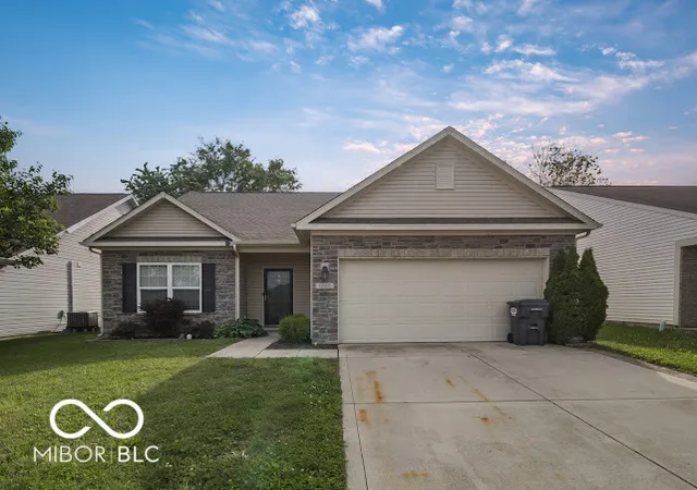 Photo 1 of Single family home for sale at 1650 Bridgecreek Xing, Greenwood, IN 46143 | MLS# 22105035 | Listing updated on 2026-10-01