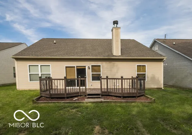 Photo 3 of Single family home for sale at 1650 Bridgecreek Xing, Greenwood, IN 46143 | MLS# 22105035 | Listing updated on 2026-10-01