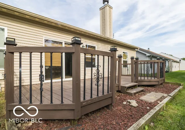 Photo 4 of Single family home for sale at 1650 Bridgecreek Xing, Greenwood, IN 46143 | MLS# 22105035 | Listing updated on 2026-10-01