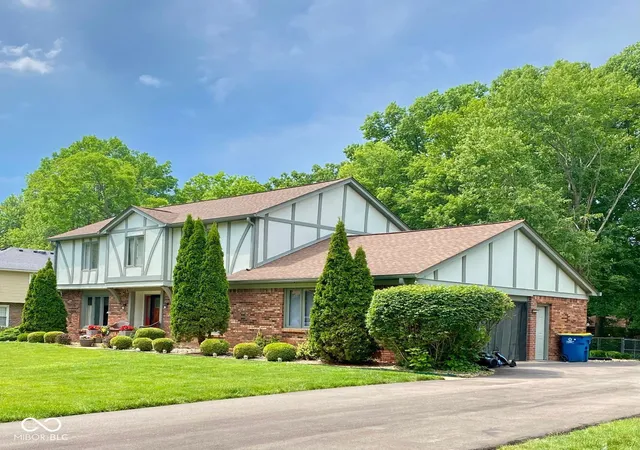 Photo 2 of Single family home for sale at 7224 Kingman Cir, Indianapolis, IN 46256 | MLS# 22105040 | Listing updated on 2026-06-10