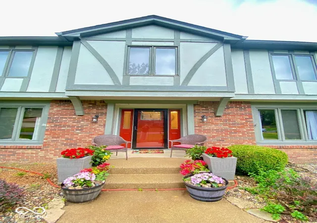 Photo 3 of Single family home for sale at 7224 Kingman Cir, Indianapolis, IN 46256 | MLS# 22105040 | Listing updated on 2026-06-10