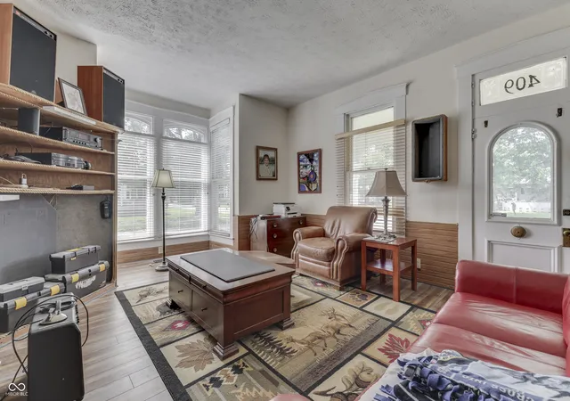 Photo 4 of Single family home for sale at 409 E Washington St, Martinsville, IN 46151 | MLS# 22105061 | Listing updated on 2026-09-03