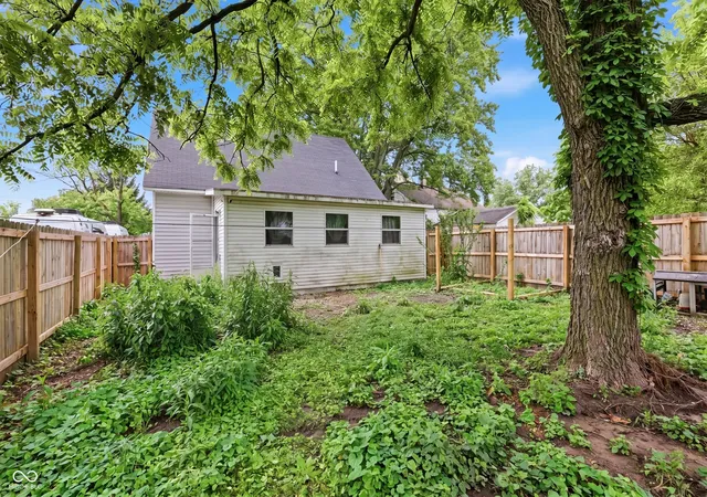 Photo 3 of Single family home for sale at 129 N Main St, Fillmore, IN 46128 | MLS# 22105088 | Listing updated on 2026-09-18