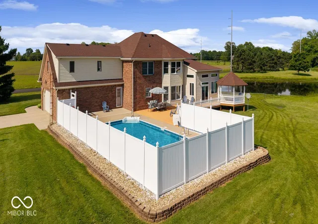Photo 3 of Single family home for sale at 3877 Meadowbrook Dr, Seymour, IN 47274 | MLS# 22105155 | Listing updated on 2026-08-21