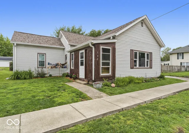 Homes for sale in Sulphur Springs, IN | 107 N Meridian St, Sulphur Springs, IN 47388 | MLS# 22105167