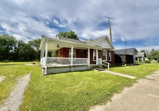 3rd image of 313 Curtis, Cayuga, IN 47928 | MLS# 22105168