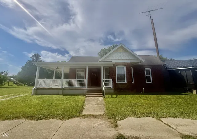 4th image of 313 Curtis, Cayuga, IN 47928 | MLS# 22105168