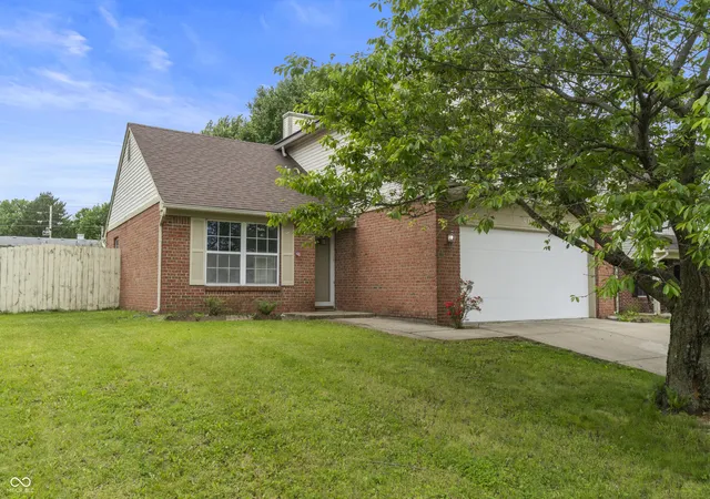 2nd image of 4001 Maple Manor Dr, Indianapolis, IN 46237 | MLS# 22105255