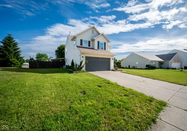 Photo 3 of Single family home for sale at 10194 Buell Dr, Avon, IN 46123 | MLS# 22105293 | Listing updated on 2026-09-06