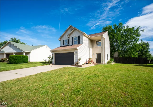 Photo 3 of Single family home for sale at 10194 Buell Dr, Avon, IN 46123 | MLS# 22105293 | Listing updated on 2026-09-06