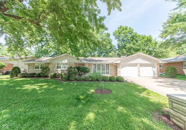 Homes for sale in Columbus, IN | 4052 Roselawn Ave, Columbus, IN 47203 | MLS# 22105294