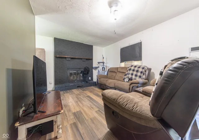 4th image of 443 Cleveland St, Columbus, IN 47201 | MLS# 22105309