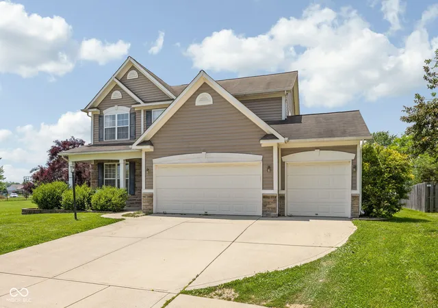 Photo 3 of Single family home for sale at 5836 Monticello Sq Ln, Indianapolis, IN 46234 | MLS# 22105321 | Listing updated on 2026-10-09