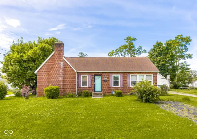 Photo 1 of Single family home for sale at 2411 Ohio Ave, Columbus, IN 47201 | MLS# 22105330 | Listing updated on 2026-09-21
