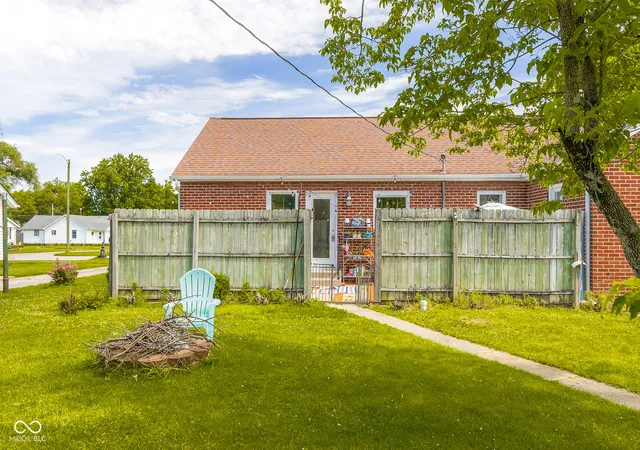 Photo 2 of Single family home for sale at 2411 Ohio Ave, Columbus, IN 47201 | MLS# 22105330 | Listing updated on 2026-09-21