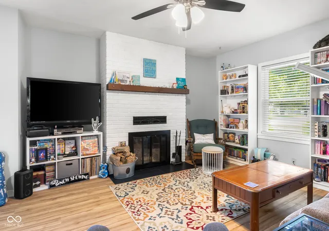 Photo 3 of Single family home for sale at 2411 Ohio Ave, Columbus, IN 47201 | MLS# 22105330 | Listing updated on 2026-09-21