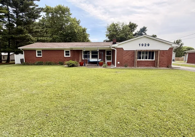 Photo 1 of Single family home for sale at 1929 N Avon Ave, Avon, IN 46123 | MLS# 22105367 | Listing updated on 2026-09-19